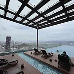 Modern Duplex Above Mall With Pool & Transit